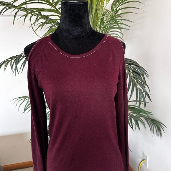 White House Black Market WHBM Maroon Cold Shoulder Light Sweater size Medium - Picture 4 of 14